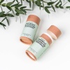 Jahutav kreemstick deodorant tsinkoksiidi ja triethyl citrate kompleksiga higilõhna neutraliseerimiseks.